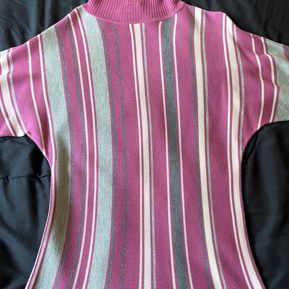 Pink turtleneck top/sweater - Picture 2 of 3